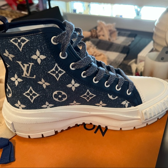 Louis Vuitton women’s shoe - Picture 2 of 4